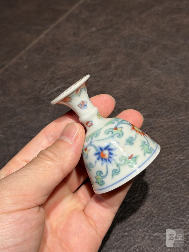 明成化 斗彩缠枝莲纹高足杯 - 图10